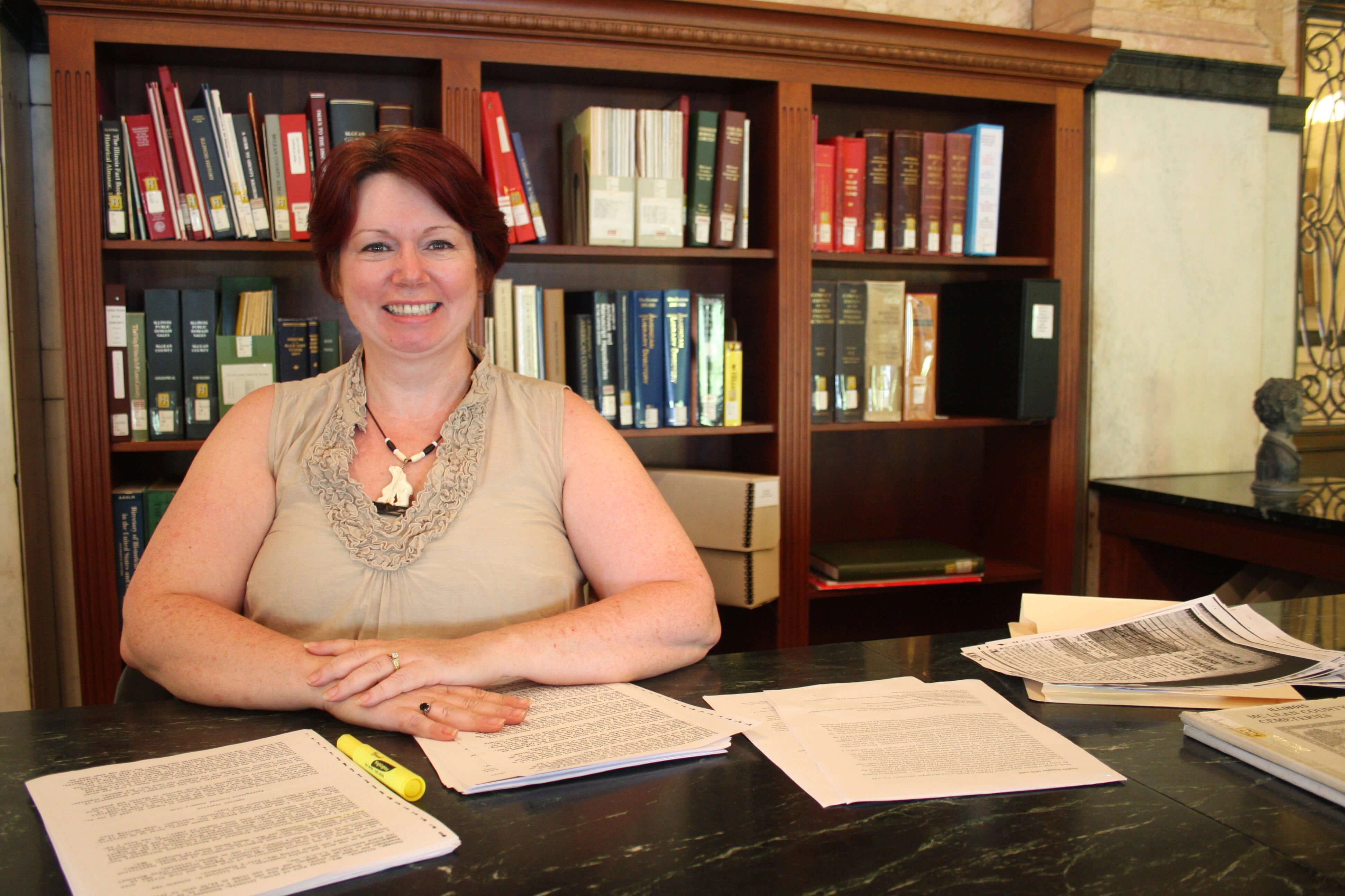 Aingeal volunteers as a reception desk assistant.