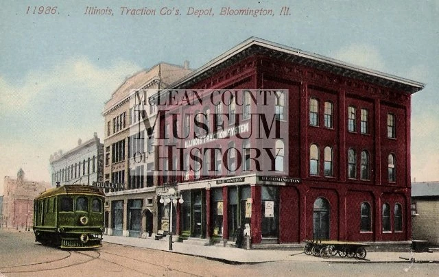 Postcard of Illinois Terminal System Station in Bloomington, Illinois.