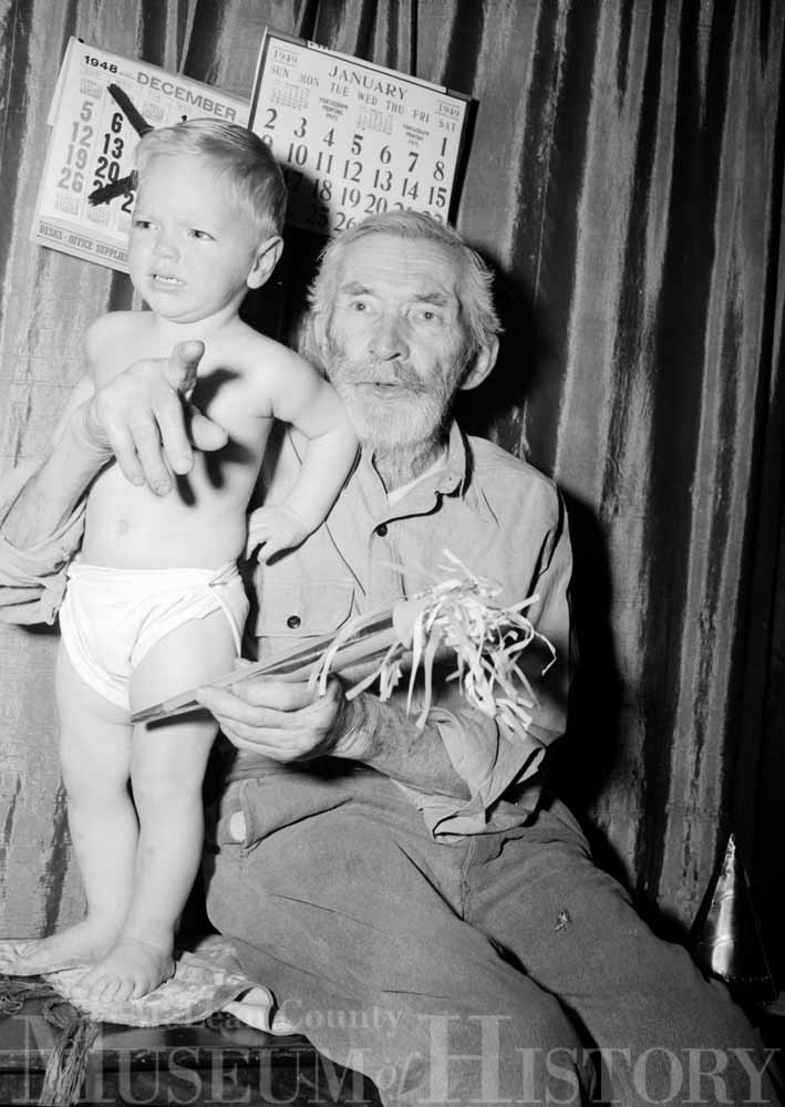 Photo of a father and his unhappy child, 1948